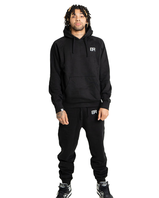 Mann trägt BlockRebell Alpha Rebell Hoodie – kraftvoller Streetwear-Look mit markantem Print